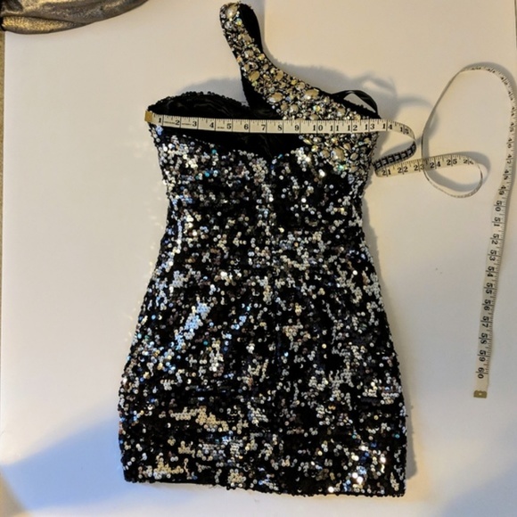 Tony Bowls Asymmetrical One-shoulder Sequin Dress - Picture 4 of 6